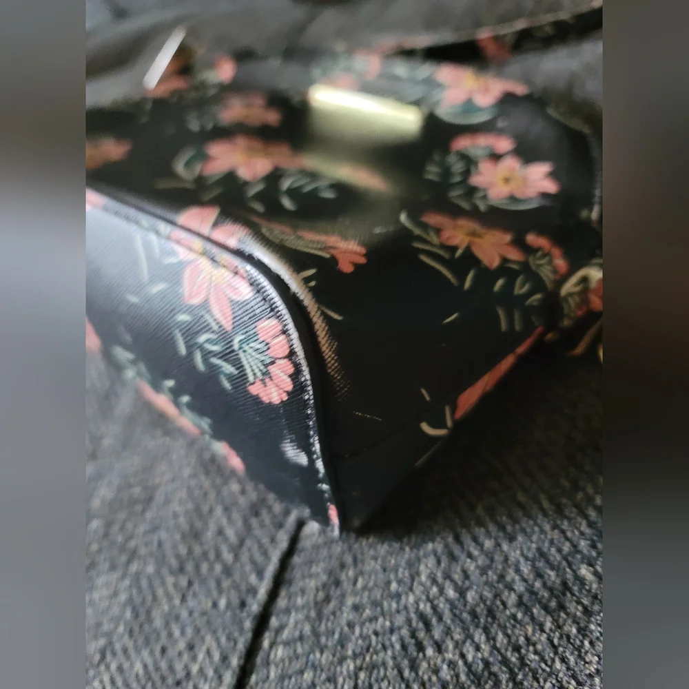 Steve Madden Floral Crossbody - Picture 3 of 10